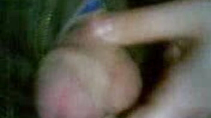 ایک سیاہ فام آدمی مختلف پوزیشنوں میں ایک خوبصورت brunette fucks