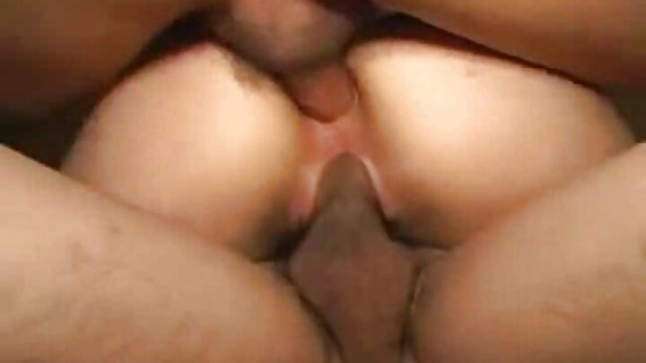 Busty کوڈی وو اپنے باس کو چودنے پر مجبور ہے۔