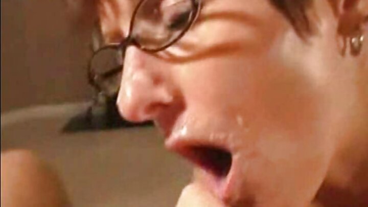 سلٹty Evie Reece دیوار کے ذریعے ایک آدمی fucks