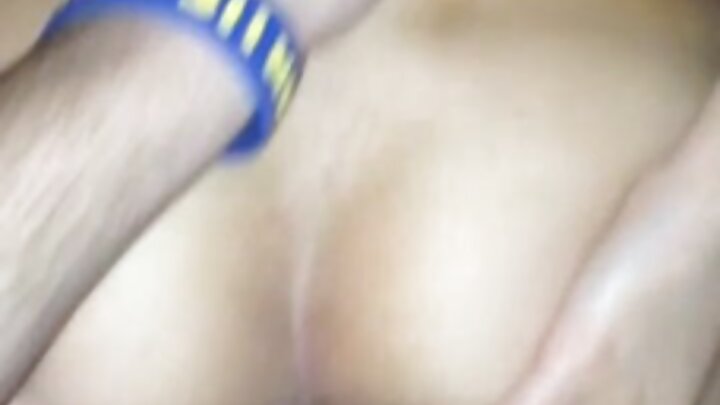 Busty بیب ایک گنجے دوست Fucks