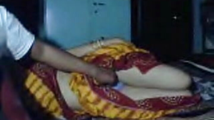 گھوبگھرالی بالوں والی روسی لڑکی کو ایک لڑکے نے بلی میں چود لیا ہے۔
