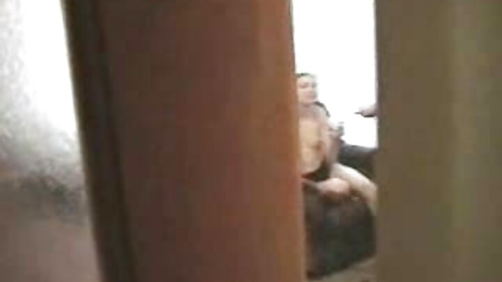 سریما مالتی دفتر میں ایک ٹیٹو والے آدمی کو چودتی ہے۔