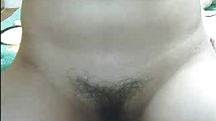threesome porn جہاں ایک لڑکا اپنی بیوی اور ایک تجربہ کار MILF کو چودتا ہے۔