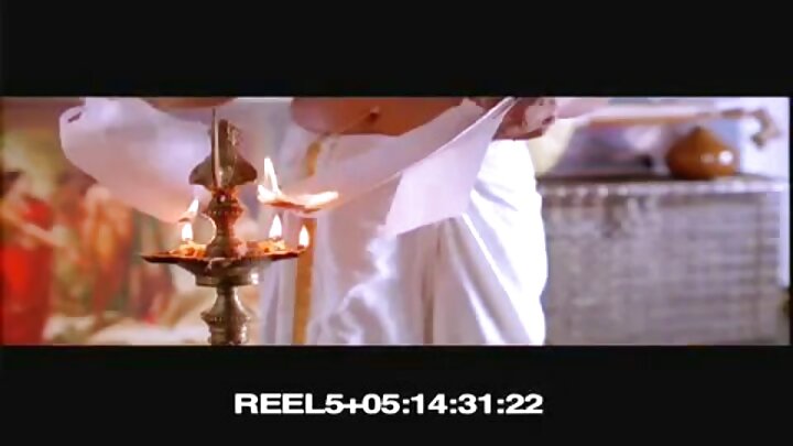 ایک خوبصورت لڑکی ایک تجربہ کار لڑکی کو چودتی ہے۔