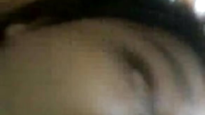 لڑکا مہارت سے دو بہنوں کو جنسی مشین کے بعد چودتا ہے۔