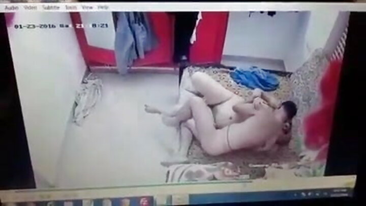 ایک ڈھیٹ پرستار ایک موسیقار کے گھر میں گھس گیا۔