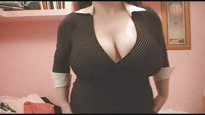 ایک لڑکے نے اپنی سیکسی خوبصورتی کو اچھی طرح سے چدوایا