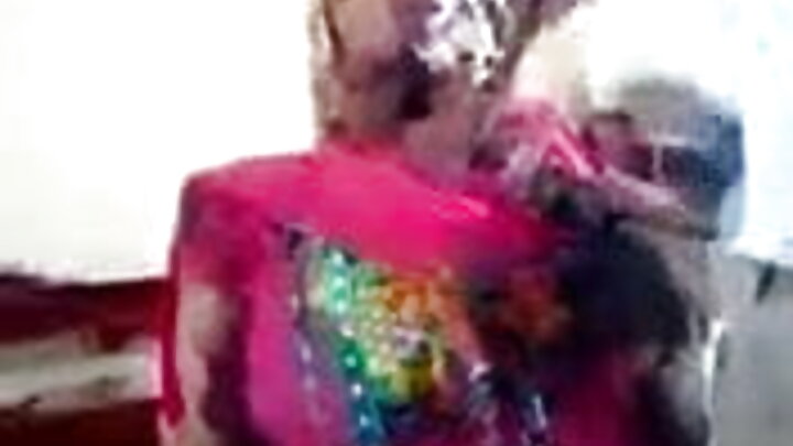 روسی لڑکی SolaZola ایک لڑکے کے ساتھ جنسی تعلقات سے لطف اندوز