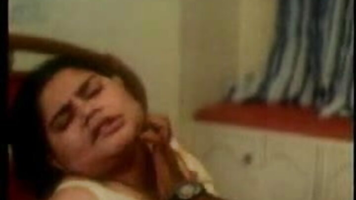 سلٹ Lily Lou fucks اس کے سوتیلے بھائی بھائی