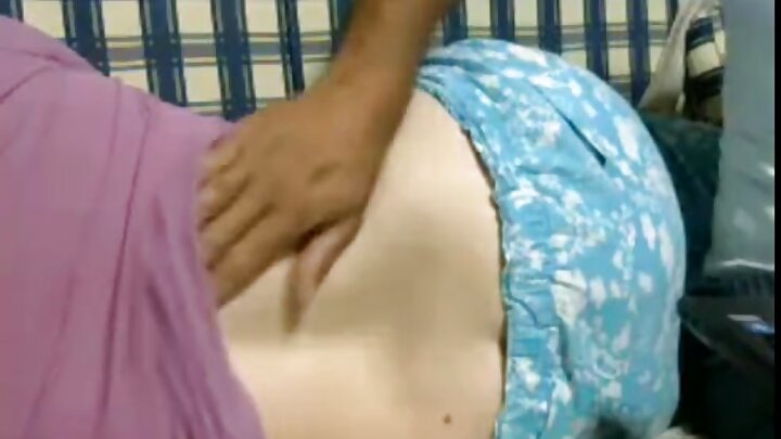 Busty عورت اس کے ذاتی ڈرائیور fucks