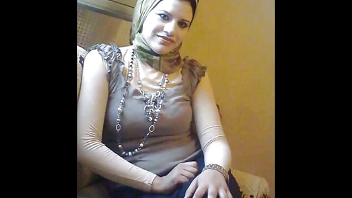 ایک نوجوان روسی لڑکی ایک بوڑھے آدمی کو چودتی ہے۔