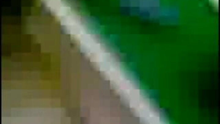 ایک آدمی باہر پچھواڑے میں ایک گرم خوبصورتی fucked