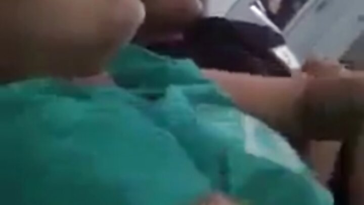 روسی سلٹ اپنے بوائے فرینڈ کو دو ساتھیوں کے ساتھ دھوکہ دیتی ہے۔