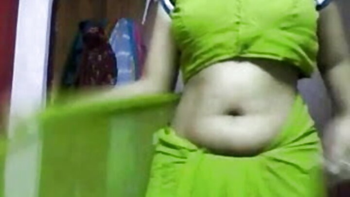 ایک busty خوبصورتی نے اس کی گرل فرینڈ کے بھائی کو چدایا