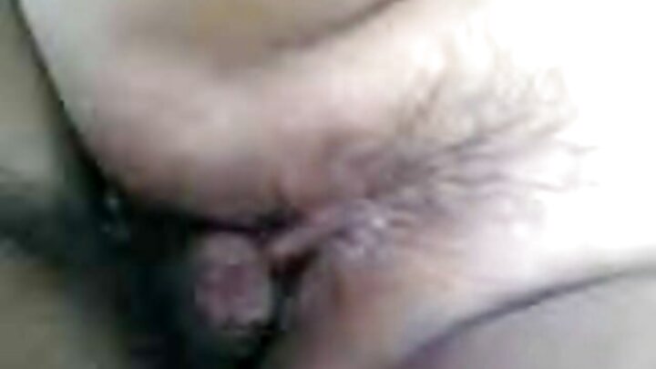 ایک بڑا ڈک والا ڈاکٹر مریض کو orgasm پر لاتا ہے۔