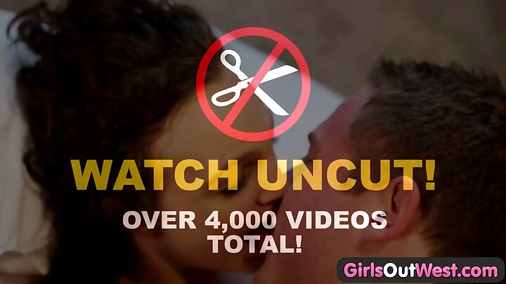 ایشیائی Lulu Chu ایک گرم آدمی کی طرف سے مشکل fucked ہو جاتا ہے