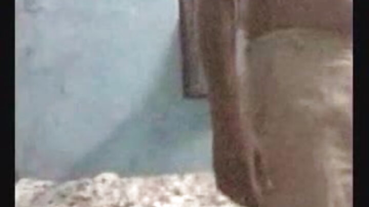 ایک لڑکا اتنا خوش قسمت ہے کہ گرم خوبصورتی کو چودے۔