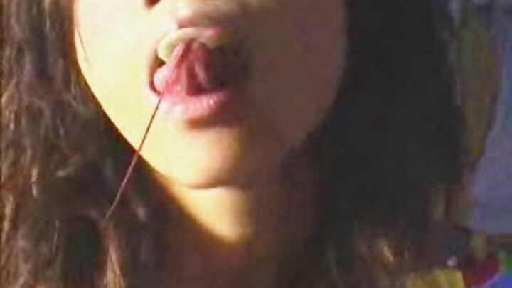 بات کرنے کے ساتھ ایک روسی لڑکی کے لئے زبانی فحش