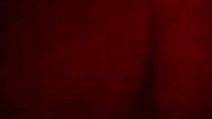 ایک شہوانی، شہوت انگیز سنہرے بالوں والی خود کو ایک خوبصورت سیاح کو دیتا ہے۔