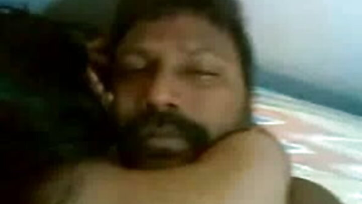 ریڈ ہیڈ سلٹ رے لِل بلیک ایک گرم ملٹو کو چود رہی ہے۔