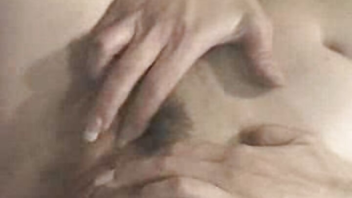 ایک ٹینڈر brunette ایک سلٹ کی طرح fucked کیا گیا تھا