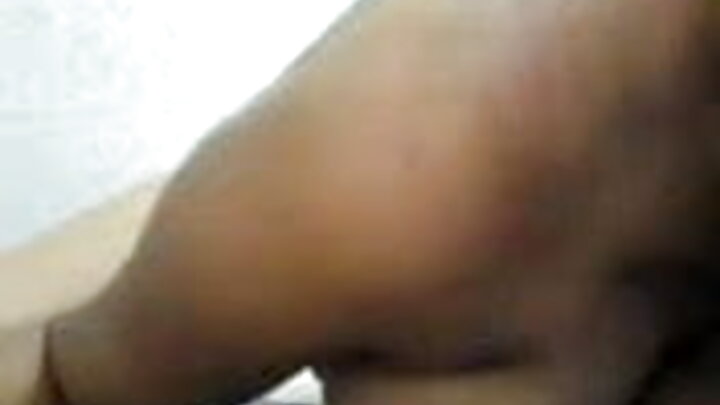 Busty بالغ عورت سرخ گال والے آدمی کے ڈک پر سواری کر رہی ہے۔